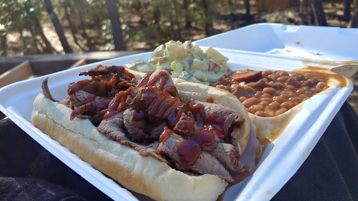 RealPhilipLee's tweet photo. Today?

A good day.

A VERY good day.

Wishing the same for y'all!!!

❤

#BBQ #DIYife #TheLand #FortHouse #LOVEWINS https://t.co/MJ1dSUJHHw