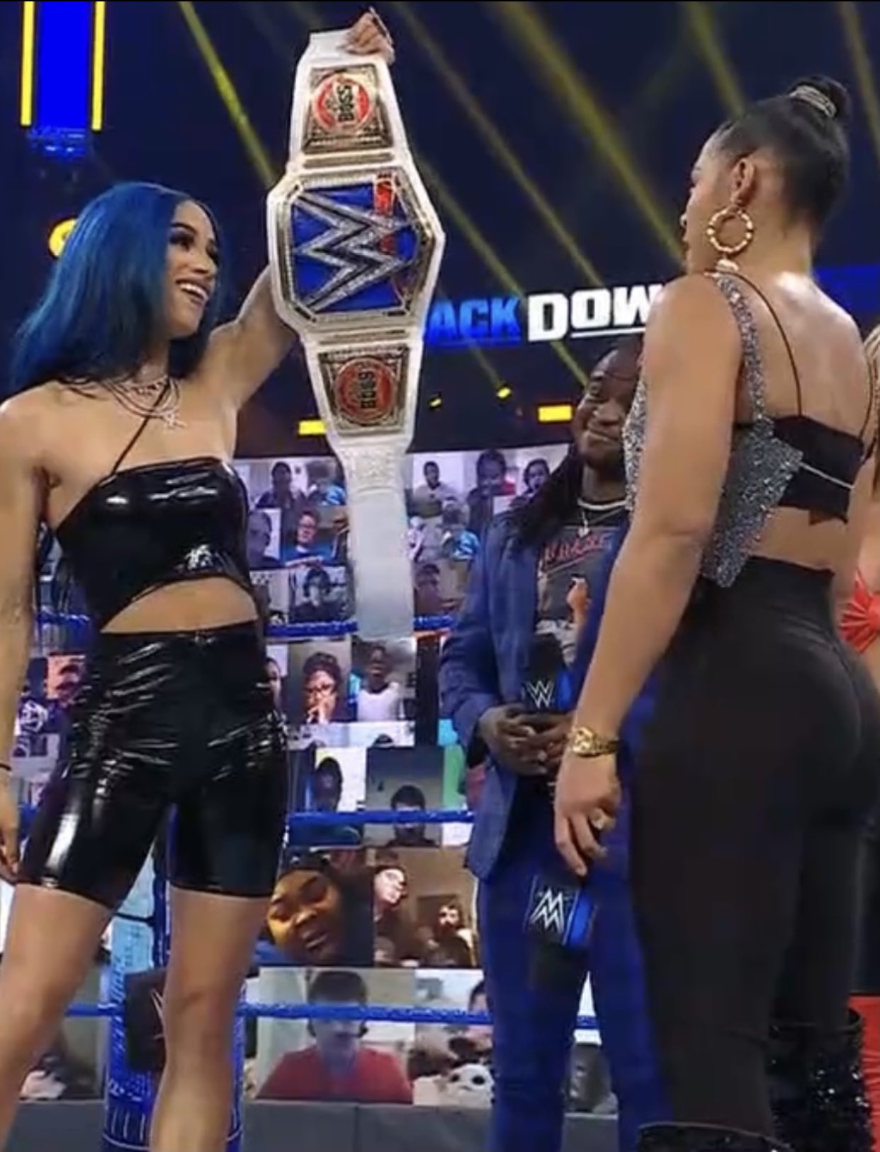 Bianca y Sasha en su primer careo en este SmackDown.