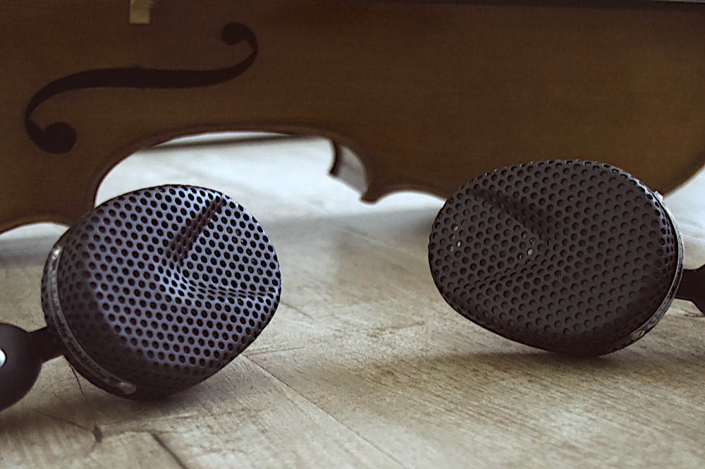 PolarisSamples's tweet image. This stereo pair of Coles 4038 microphones were used to record Magnetar Cello offering a warm, yet clear and wide range frequency response.

#polarisaudio #magnetar #sounddesign #microphone #soundsamples #composers #sound #music  #coles4038  #soundengineer #musicproduction