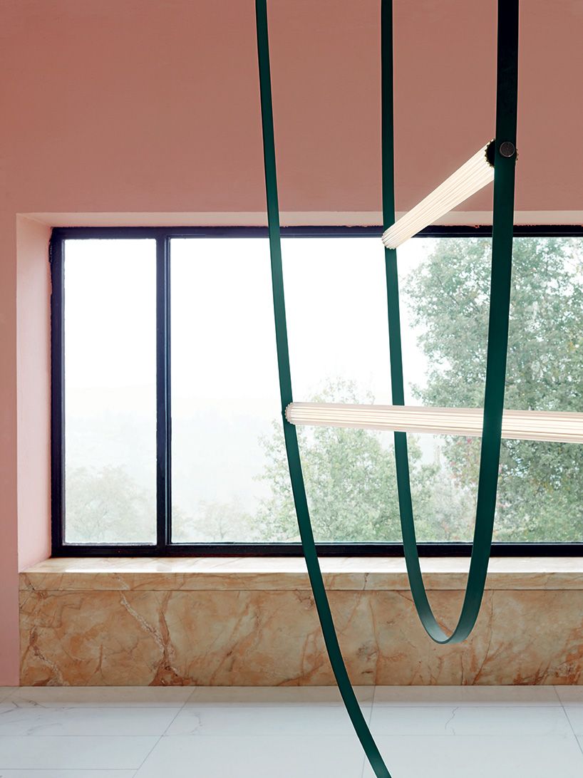 designboom's tweet image. formafantasma's WireLine for flos transforms the power cable into a design element
designboom.com/design/formafa…