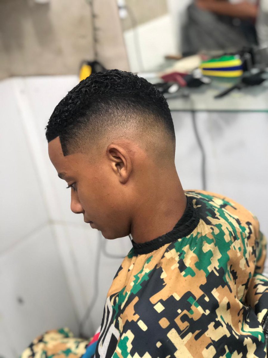 ElbertNenzao's tweet photo. Mano GB se amarra ...💈😉💪
#Graxa https://t.co/6qUy1aEtO1