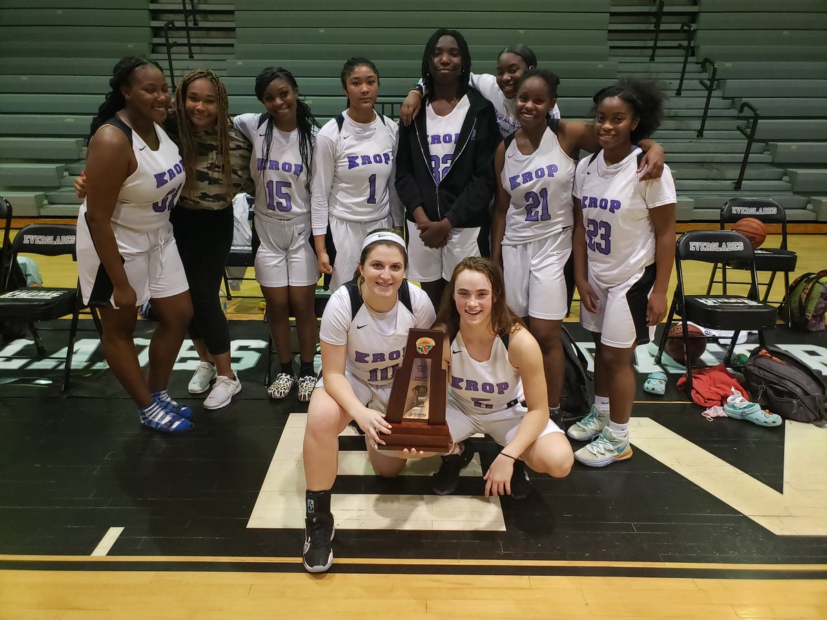 Congrats to <a href="/GbbKrop/">Krop Lady Lightning GBB</a> for their 2nd consecutive District Championship.  <a href="/LindseyWeingard/">Lindsey Weingard</a> w 33 pts and 8 assists, @LaurynHornstein w 27 pts (six 3-pointers), Emmy Mills 6 pts, <a href="/Neyidamichel_/">Updates | BIur.io🌞</a> 4 pts, J. Thompson 2 pts.  Regional Qrts on Thurs. <a href="/akosnitzky/">Adam Kosnitzky 🎗️</a>