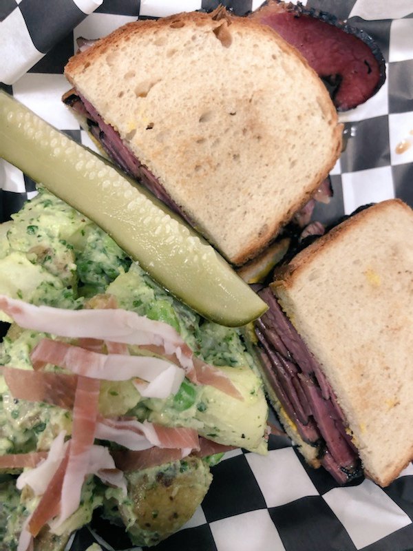 CouchichingBrew's tweet photo. Montreal Smoked Meat Special this week was a banger! Beer Pairing: #☀️CityBlonde, #CalloftheMild🦌  #TaproomTakeout🍴 #Orillia☀️ #craftbeer https://t.co/iJPvkXIkkY