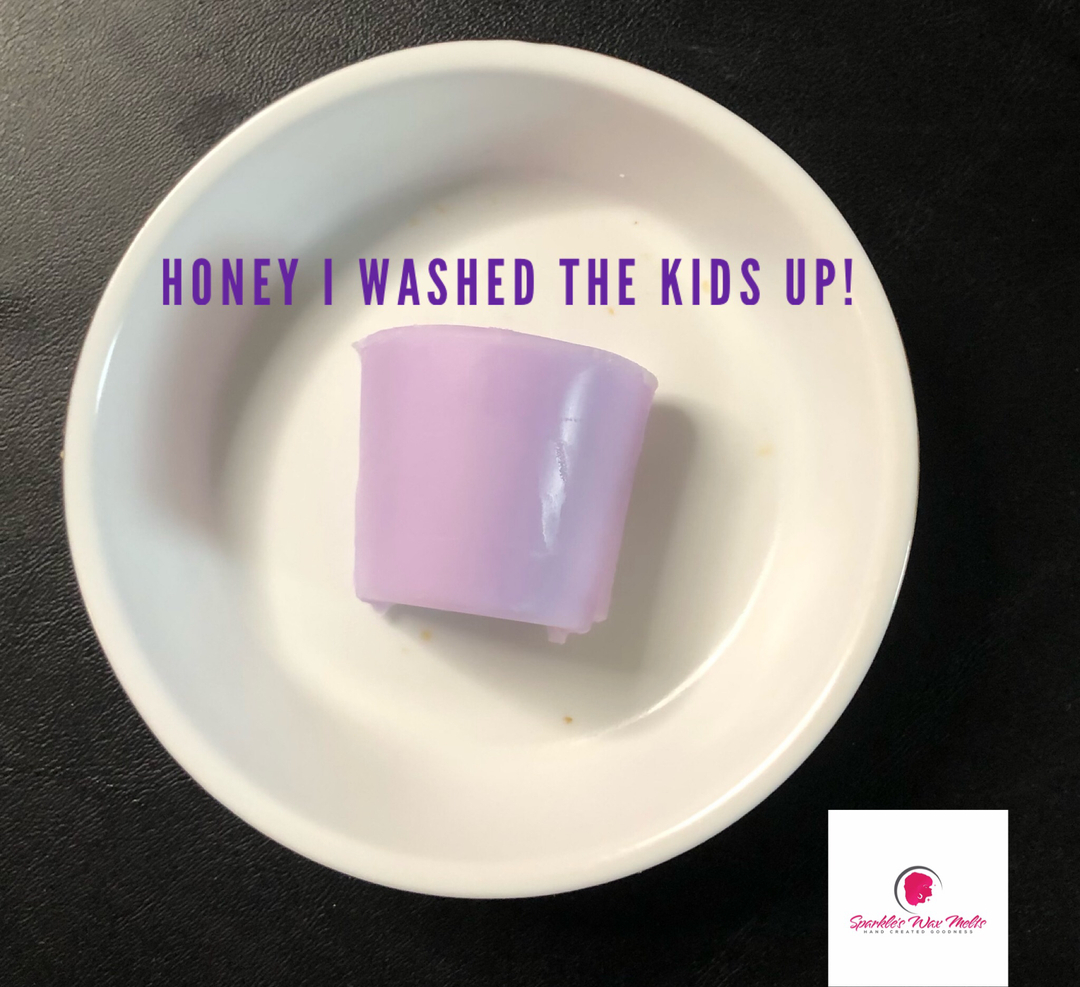 sparkleswaxmelt's tweet photo. Reminds me of fresh shampoo 😂😂 that’s what it smells like to my nose!  #soulsista #dailymelt  #waxcommunity #indiewax #vendorwax #waxmeltaddict #whatsmelting #homefragrance #waxpool #waxobsessed #waxmelts #waxtarts #sparkleswaxmelts #homedecor #swm #hotthrow #smellgood #w https://t.co/NKQNeKgL6J