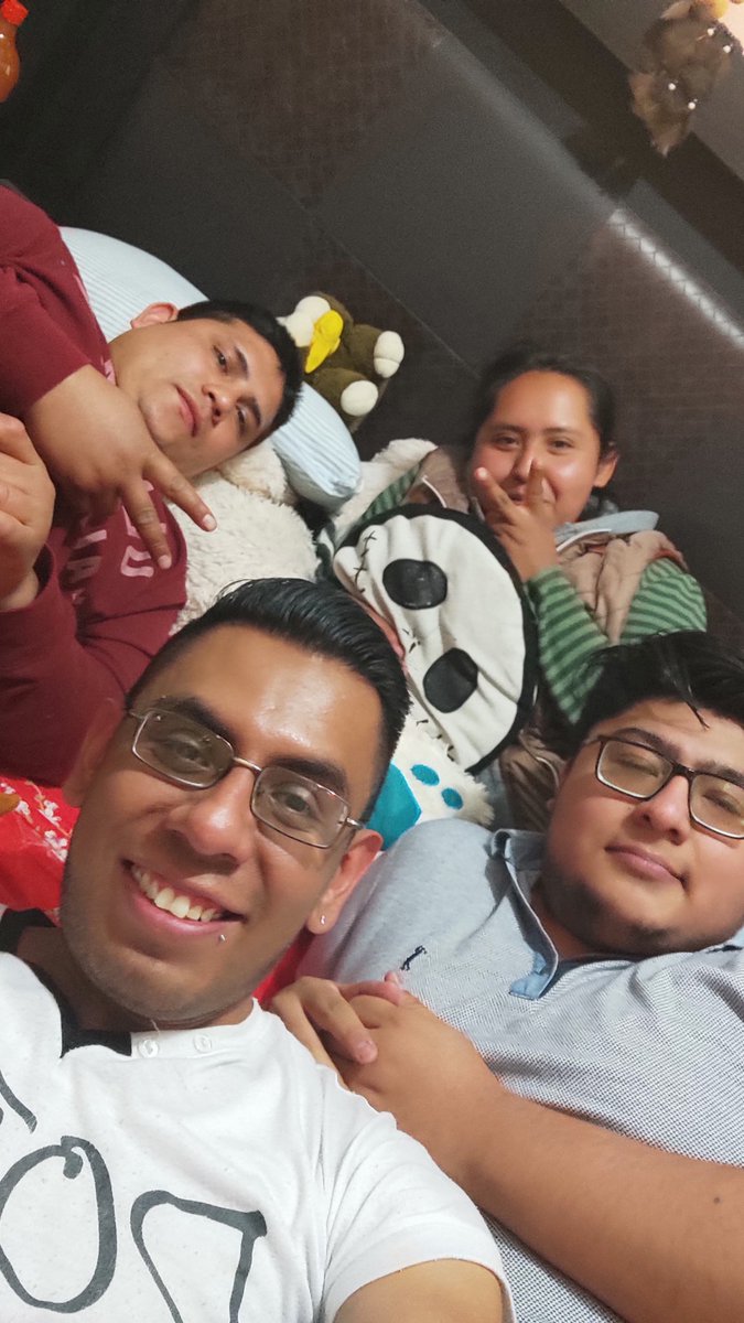 #QueGacho que no salga mi teew disfrutando la película...