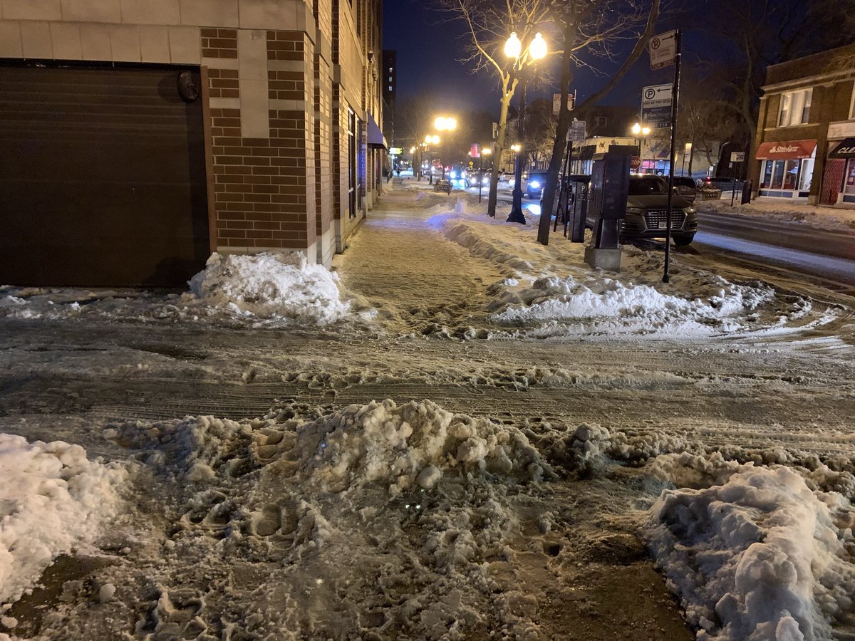 This alley was completely impassible by a wheelchair previously. It was quick work for me, but how long has it been this way?  @StreetsandSan does multiple passes to make sure SUV drivers have clear pavement, but people in wheelchairs are beholden to the whims of property owners.
