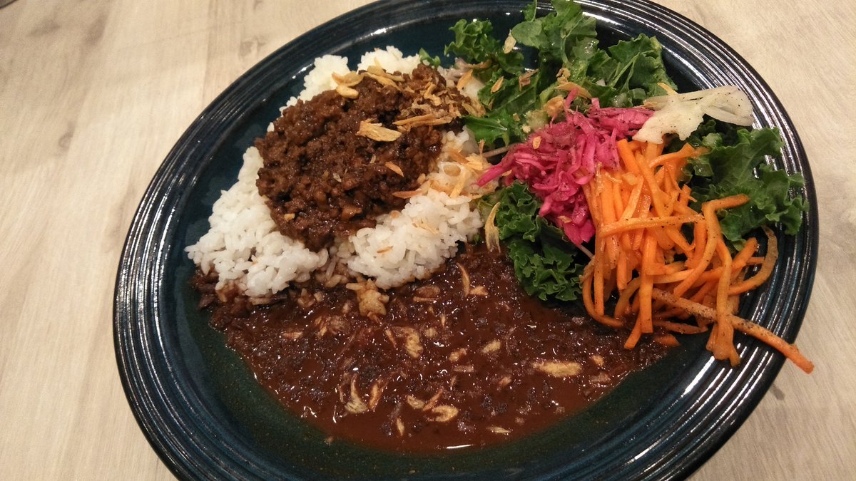 半分 なるこ 新橋で娘と落ち合いランチ 夕方のスピーキングテストの時間までの時間潰しに 銀座ぶらり Gggでの石岡瑛子展とギンザシックスに行ってきた ギンザシックスは初めて行ったけれど 報道の通り閉店したお店が結構あるので そういう壁が