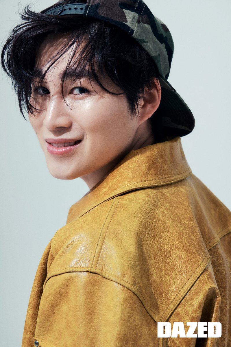DazedKorea's tweet photo. 희며들어
희재is뭔들! 김희재의 미공개 컷을 공개합니다. 화보에는 수록되지 않았던 흑백 컷, 청량하게 부서지는 웃음이 돋보이는 컷 등 팬들은 물론 그를 잘 모르는 사람들이라도 김희재라는 아티스트에게 ‘희며들’, 김희재의 A+컷 같은 B컷들을 만나보세요.
#김희재 #KIMHEEJAE https://t.co/MBbnrMVoU2