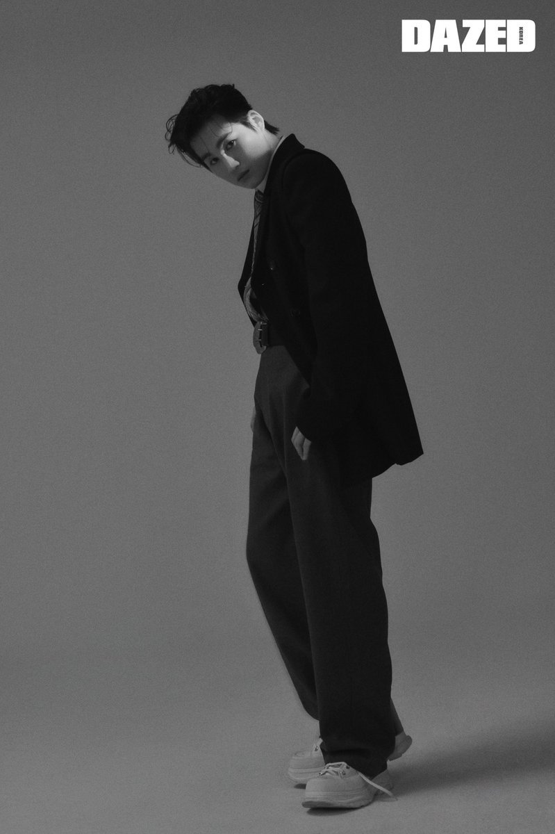 DazedKorea's tweet photo. 희며들어
희재is뭔들! 김희재의 미공개 컷을 공개합니다. 화보에는 수록되지 않았던 흑백 컷, 청량하게 부서지는 웃음이 돋보이는 컷 등 팬들은 물론 그를 잘 모르는 사람들이라도 김희재라는 아티스트에게 ‘희며들’, 김희재의 A+컷 같은 B컷들을 만나보세요.
#김희재 #KIMHEEJAE https://t.co/MBbnrMVoU2