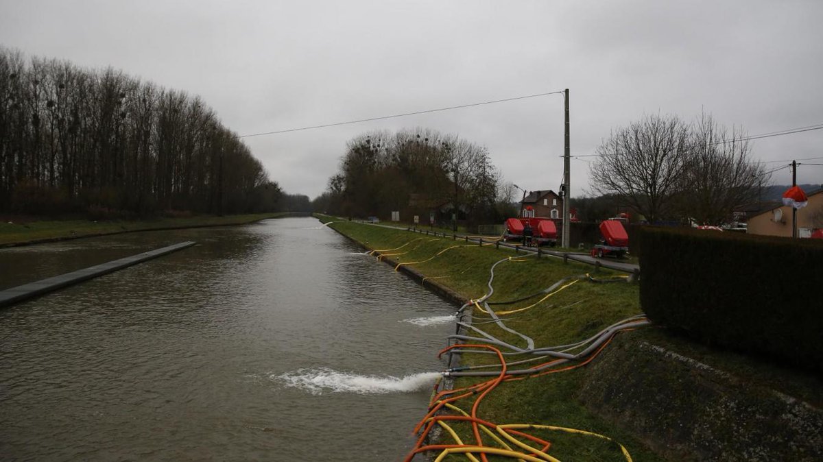 CourrierPicard's tweet photo. Les #inondations se stabilisent dans l’#Oise
La situation reste préoccupante à #Appilly, dans le Noyonnais.
https://t.co/Jhb2qh0MxF https://t.co/ayQwW0acjI