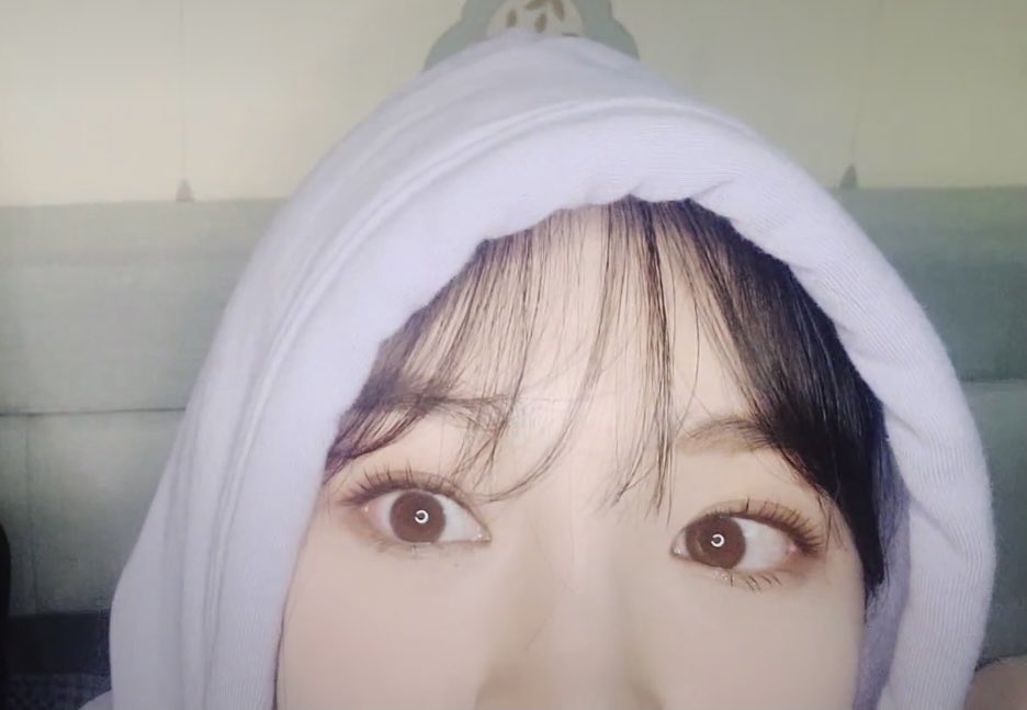 hold on im gonna cry