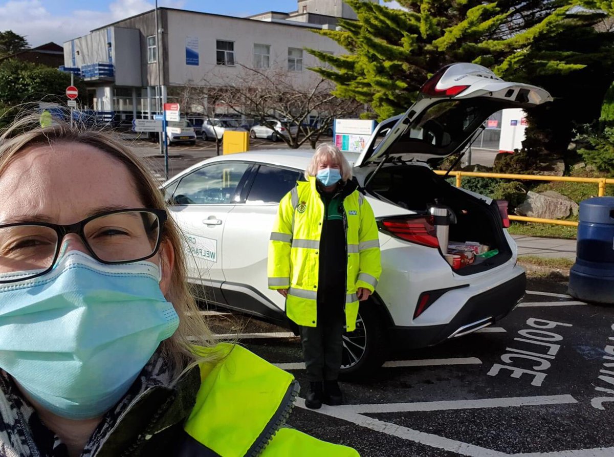 cornwall_sja's tweet photo. Have you seen our fabulous @stjohnambulance #volunteers at @RCHTWeCare ? Thank you ladies! @SJAVolunteering @SJA_ACR #Cornwall #StJohnPeople @mattjobe1 @AdamWilliamsSJA @ThompsonThinks https://t.co/sgjiAyPBCI