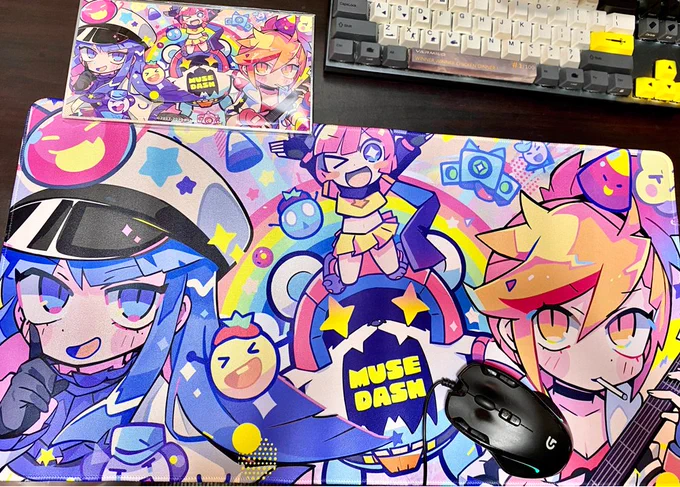 僭越ながらMuse Dash(@MuseDashtheGame)様にイラストを書かせていただきました!?‍♂️センス抜群めちゃカワ視覚聴覚潤う最高のゲームです?写真は頂いた大きいマウスパッド??❣️ 