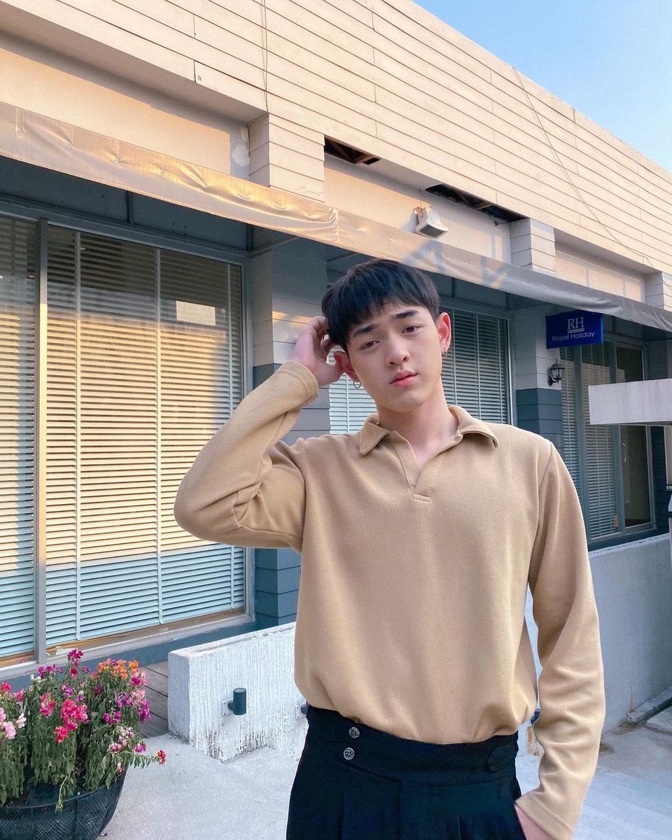 KKAD_OFFICIAL's tweet photo. [ Update IG : @kadploysupa ]🍀

💬 : " คันหัวมาเกาให้หน่อย #กาดไม่ใช่การ์ด "

#starhunterentertainment 
#SuperboyProject 
#Superboy https://t.co/pSUz7FbrY3