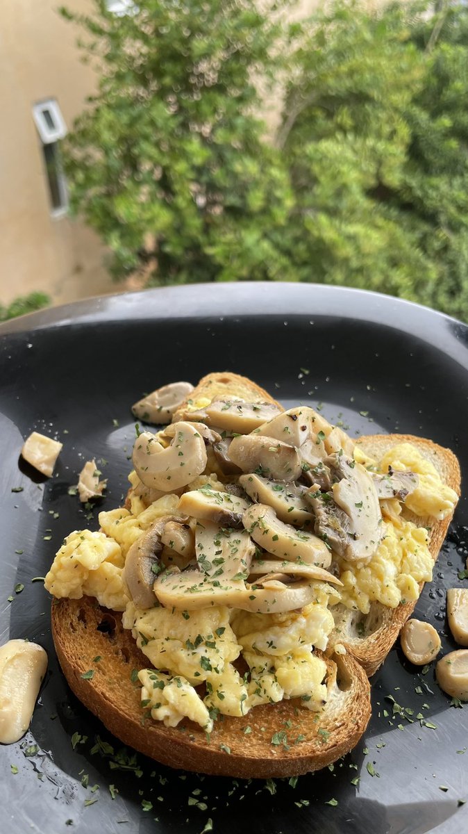 thesizzlezw's tweet photo. In order to eat in a manner friendly to the pocket , have a good breakfast and a good supper I promise you’ll find yourself full enough to sustain you , what’s on the menu ? https://t.co/Eoy15FJqYI