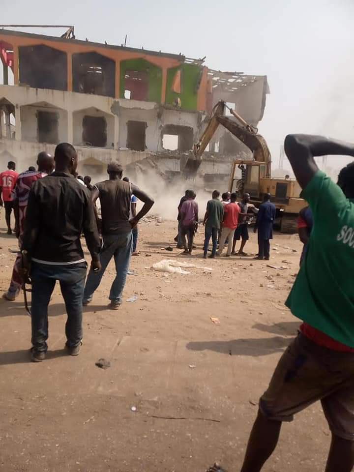 KogiFacts's tweet photo. Kogi State Government has promised to deliver the Ganaja flyover bridge by December.
Following the successful compensation by the state government, site clearing, demolition has commenced.
TEC construction company has been fully mobilised to site. #KogiFlyOverProject https://t.co/G5Hj0OiC2C
