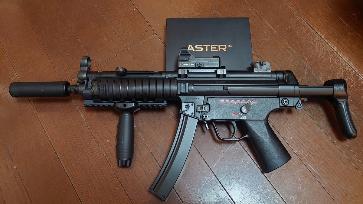 oms46494649's tweet photo. MP5にGATEASTERなる電子トリガーを組んでもらいましたが…何分使い手がオールドタイプ👴なんで機能がありすぎて知恵熱が😳明日は2回目HEAT FIELDさんにお邪魔します🙇♀️
#サバゲー
#サバゲー初心者
#MP5
#GATEASTER
#HEATFIELD https://t.co/0RnMuERFvl
