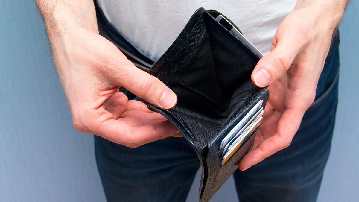 maka rakyat hanya ada lebihan yang amat rendah, maka sampai bila-bila lah rakyat hanya kais pagi makan pagi,Tetapi bayangkan kerajaan bina rumah mampu milik di sekitar bandar, yang mempunyai kemudahan pengangkutan awam, maka tidak perlu bersusah payah untuk membeli kenderaan,