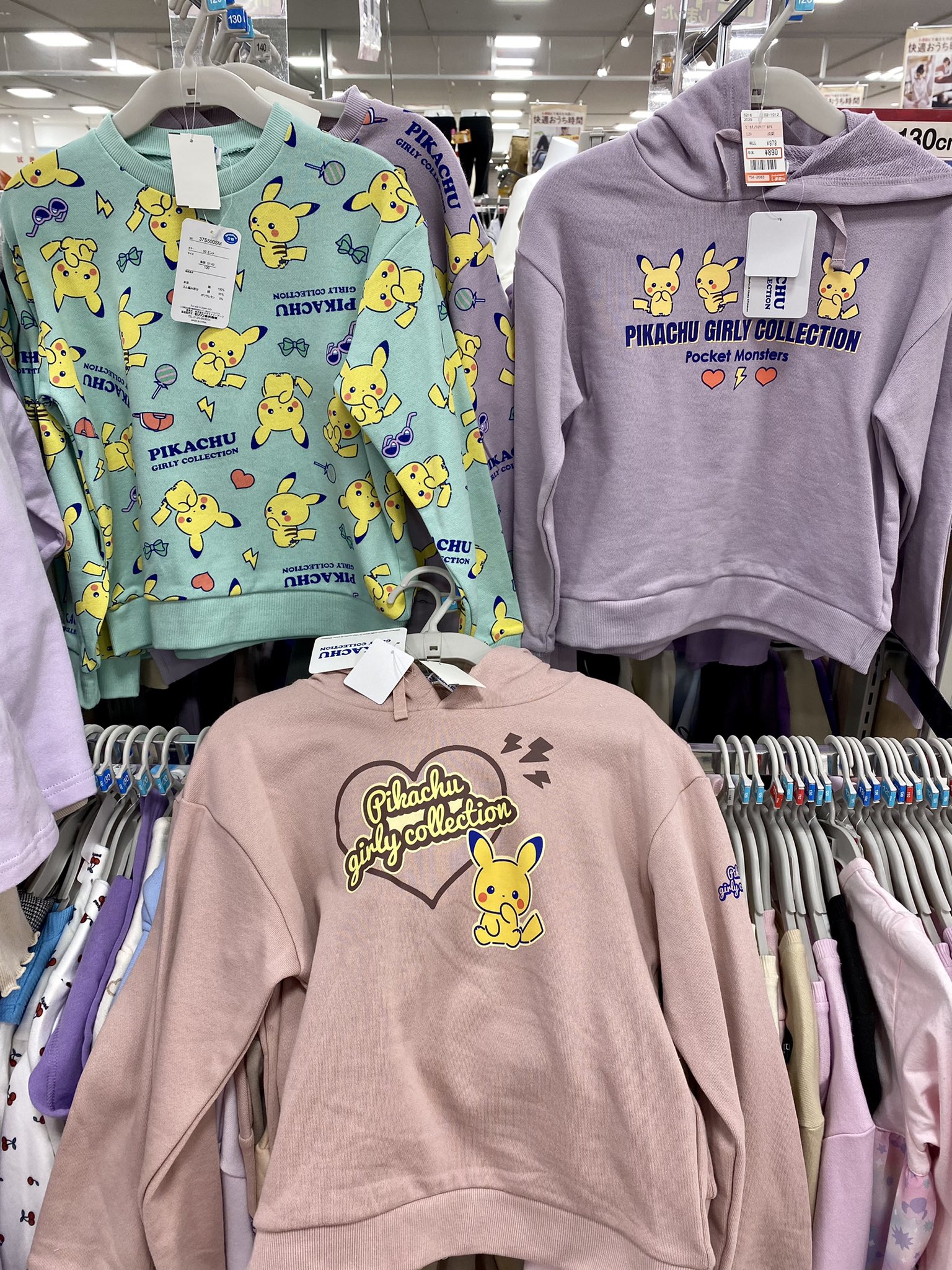 はるめろん メルヘン しまむらの女児服が可愛すぎて着たかったけど 1と130は無理だぁ 150か160あったら買っちゃってたなぁ しまむらさん このデザインで大人用とベビー用も作って下さい しまパト しまむら ポケモン ピカチュウ