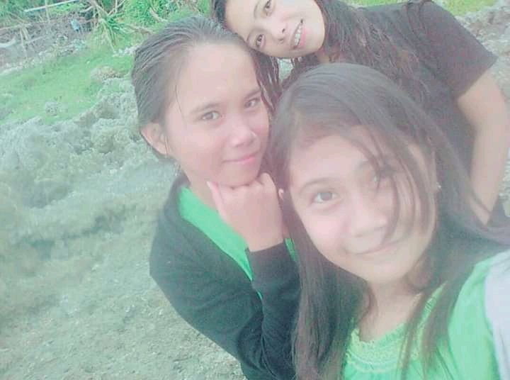 Pongkongkong's tweet photo. I am so proud of being with them😊❤️. Cause i feel safe every moment whe spent 😘😘. I Love You all Guy's 😍.
#Throwback
#highschoolmemory https://t.co/lMk4MmDWtN