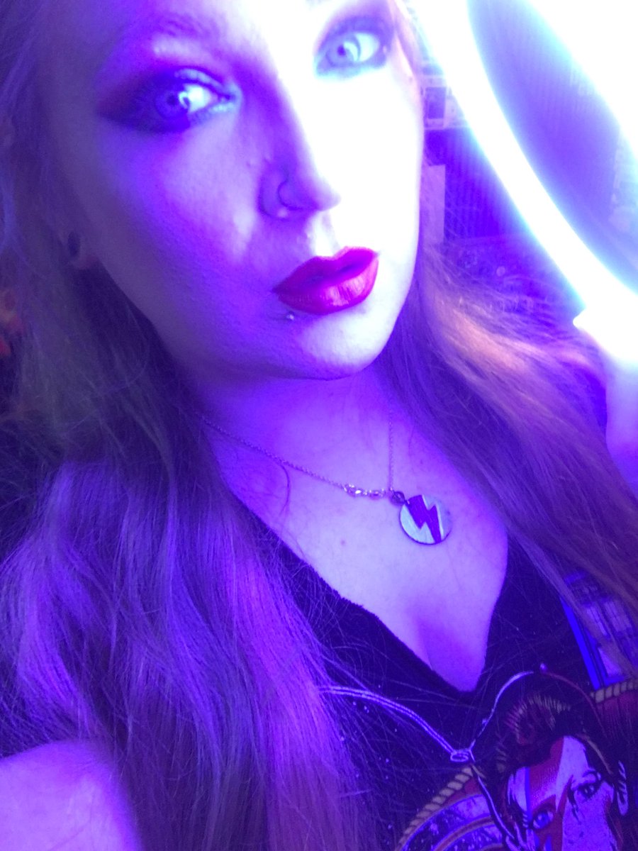 SporadicJills's tweet photo. Day 26 Fierce Face. #inspiretheunknown #fitgirls #fitgirlsguide #ringlight #fierceface https://t.co/U7suLq8mNf