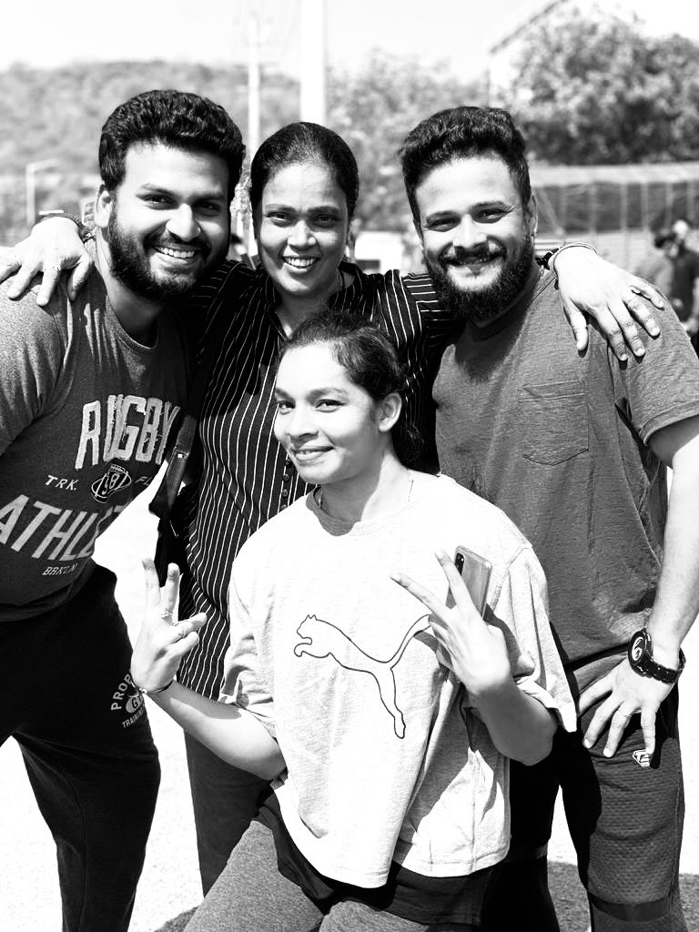 BrindhaGopal1's tweet photo. Ponniyin Selvan, Happy to be working with my guru Mani sir .He’s a true genius. Fantastic visuals  talented Ravi varman. Scintillating music by Rahman sir, pleasure to choreograph for his songs. assistants Leela, Prasanna ,Raghu, are my backbone. Finally, my dancers my strength. https://t.co/T5sgKSYwhs