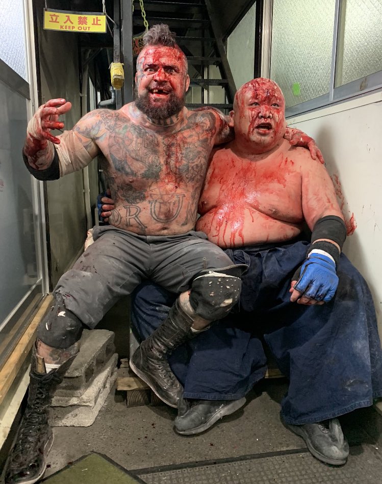 pinpinkoba's tweet photo. １年経つんだね　#bjw  #gcw  #gcwjapan

「トゥギャザアー❗️コメント‼️」

って言ったら

何故か膝に乗ってきた🤩

お気に入りの写真です🩸 https://t.co/3x75Q7XGwQ