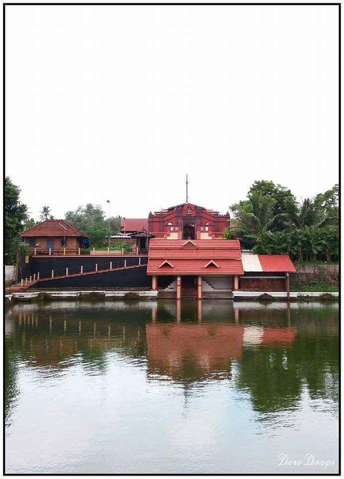 തിരുവങ്ങാട് ശ്രീരാമസ്വാമി ക്ഷേത്രം.*
 
തലശ്ശേരി നഗരത്തിന് കിഴക്കായി തിരുവങ്ങാട് എന്ന സ്ഥലത്താണ് തിരുവങ്ങാട് ശ്രീരാമസ്വാമി ക്ഷേത്രം സ്ഥിതി ചെയ്യുന്നത്. ശ്രീരാമനാണ് ഇവിടുത്തെ പ്രധാന പ്രതിഷ്ട. കേര‌ളത്തിൽ ശ്രീരാമ പ്രതിഷ്ടയുള്ള അപൂർവ ക്ഷേത്രങ്ങളിൽ ഒന്നാണ് ഈ ക്ഷേത്രം.