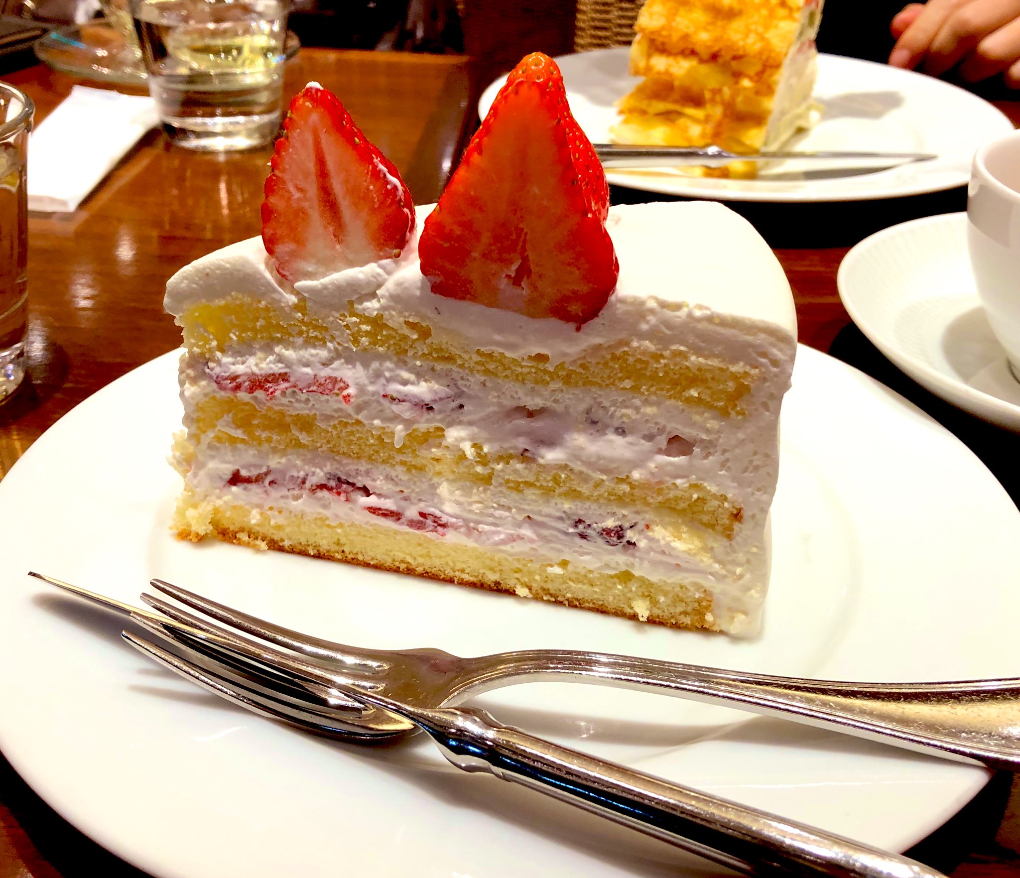 木蓮 食べ過ぎたなーと思ったら1 2日の断食をする 一昨日の夕食 今日の朝食なんも食べてない 今日いっぱい続けよーと思ってた けど悪魔の誘惑でケーキを食べることになったので終了です ﾁｰﾝ 空腹のケーキは悪魔的ps Ps ハーブス ミル