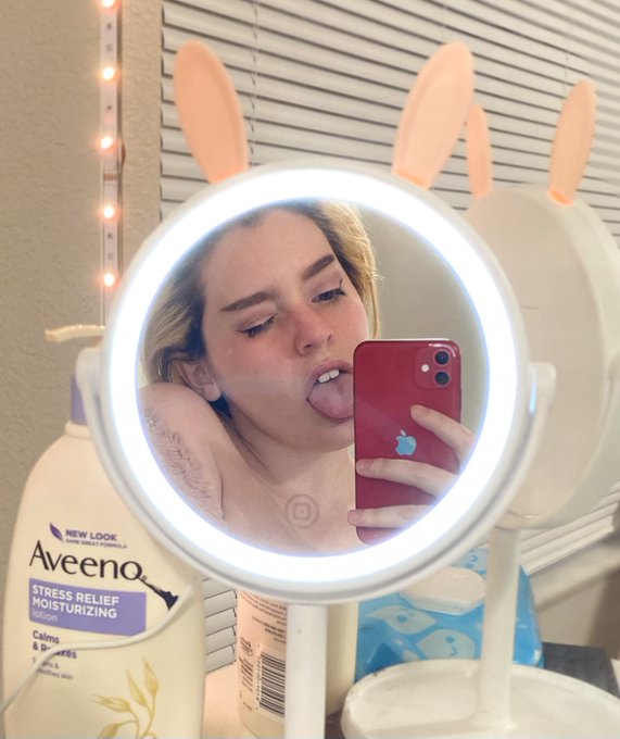 send me fried oreo money and no one gets hurt 😡 https://t.co/r1WpawUXSN<a href="/tag/visavictims"class="tags"><span>#visavictims</span></a><a href="/tag/mastercensors"class="tags"><span>#mastercensors</span></a>