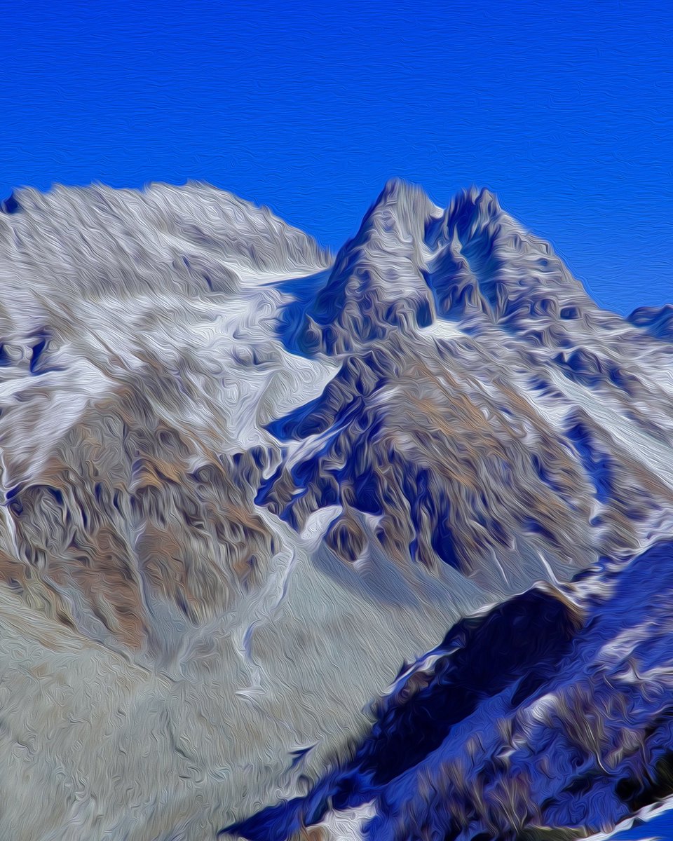 jalaljeelani's tweet photo. #Zindagi💦#KashmirExtremes🗻#TheLivingSideOfEarth "Climb Mountains not so the World can see you, But you can See the World.” –David McCullough Jr. https://t.co/Mq3FoPkFNq
