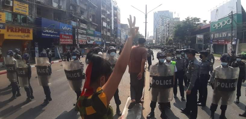dvbburmese's tweet image. #myanmar #3fingers #mockingjay #peaceful #protest in #Yangon 
#WhatsHappeningInMyanmar