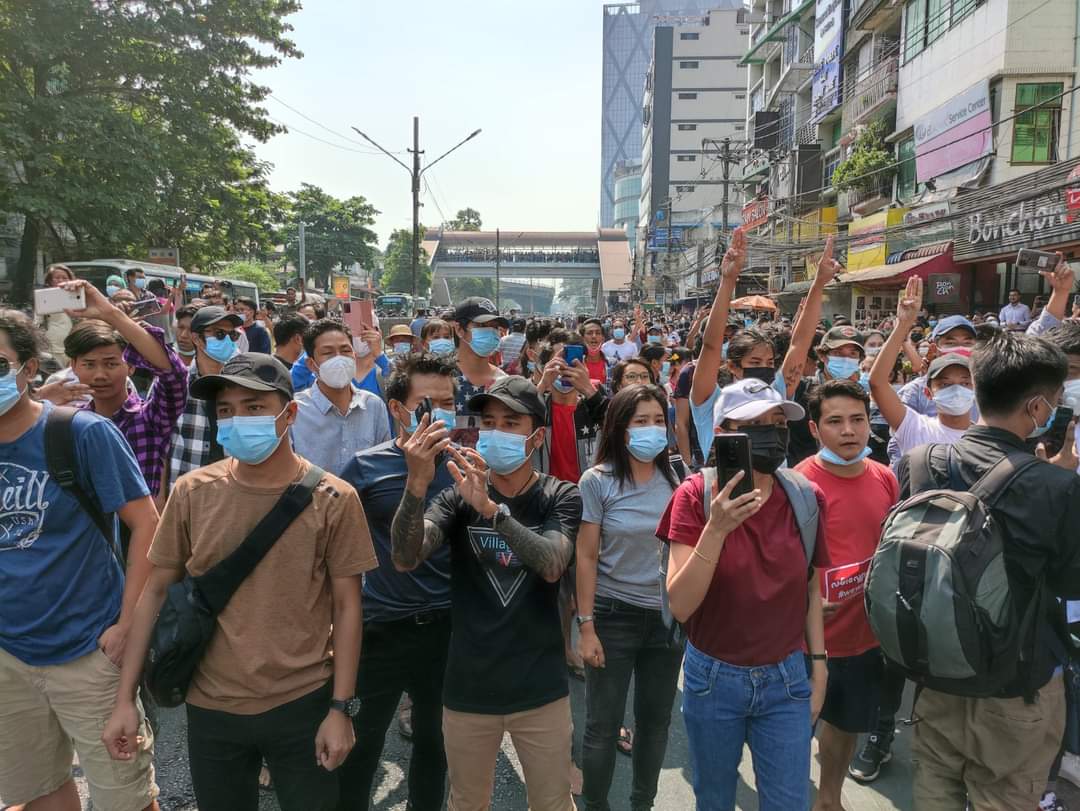 The protests and crackdown starts on streets of Yangon
#Myanmar #WhatishappeninginMyanmar 
#Myanmarcoup