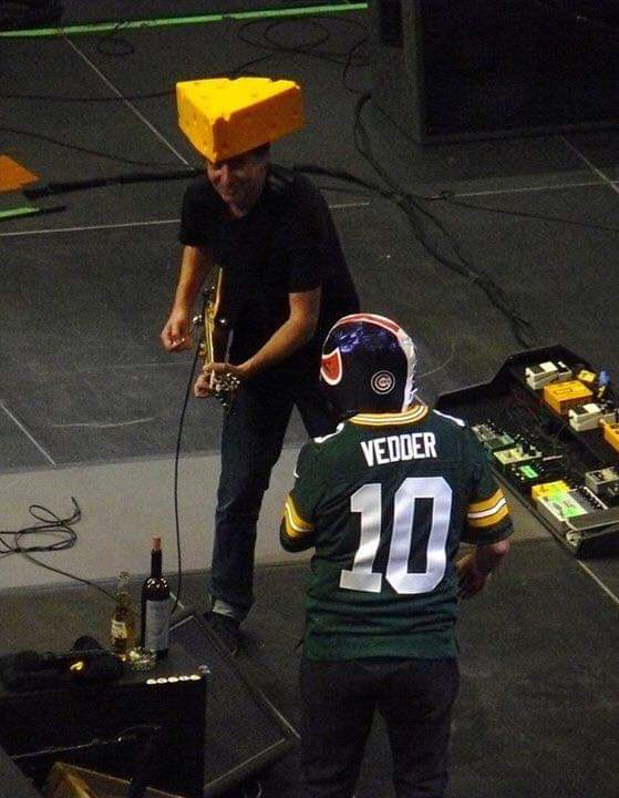 JeffAmentsArmy's tweet photo. #YieldWeek #YieldWaukee
#fullshowvideo
On October 20, 2014, @PearlJam delighted the crowd in Milwaukee by performing #Yield in itβs entirety.
Stone and Eddie πΈ by Syl Hey @sylhey. https://t.co/gjH98Eij6N