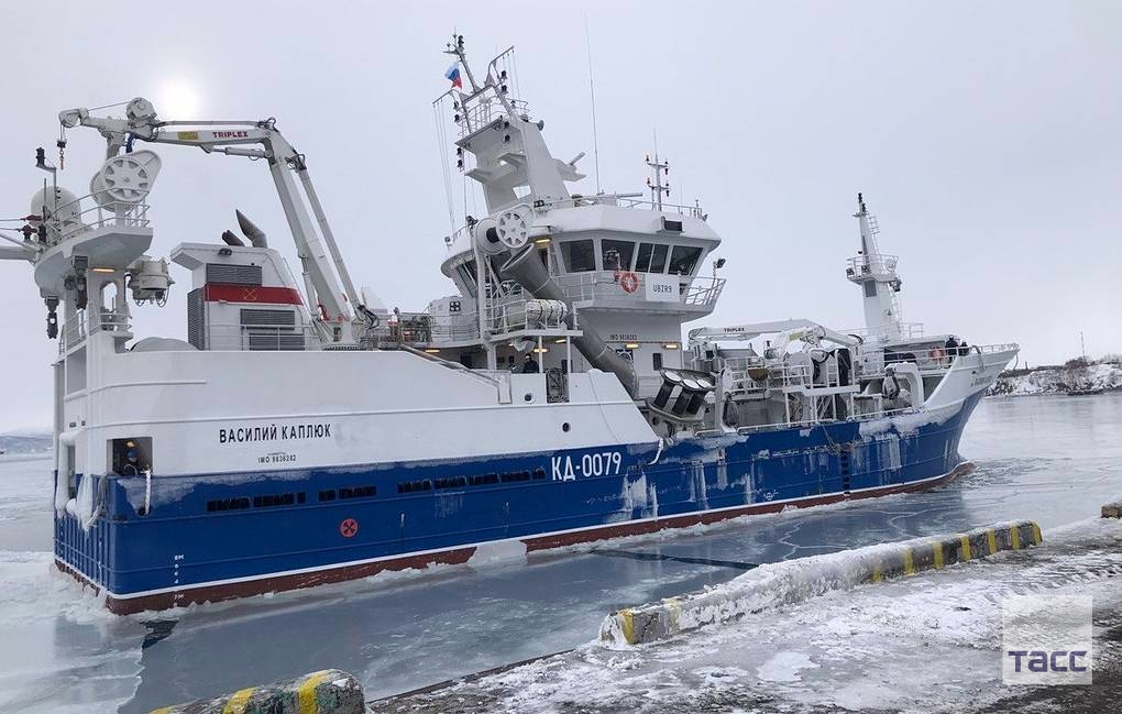 новое рыболовное судно. архангельский траловый флот судно баренцево море. траулер-процессор кмт01 "баренцево море". большой морозильный траулер ст-192. рыболовное судно владимир лиманов.