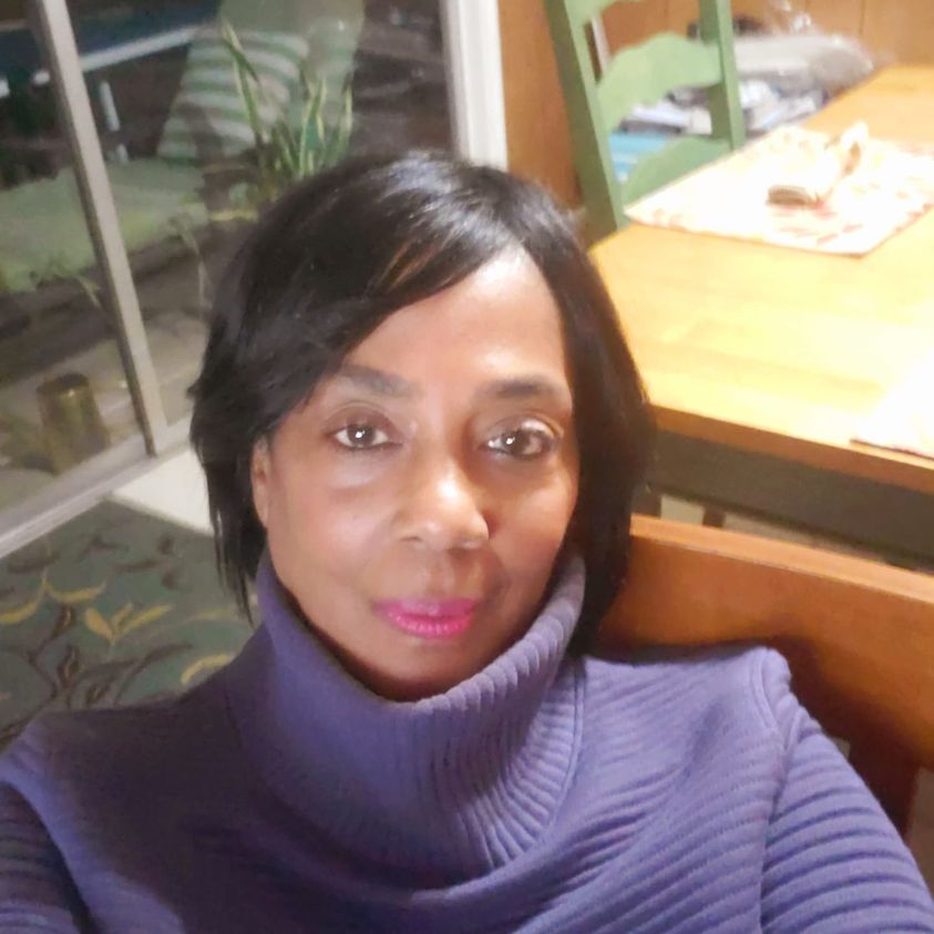 AlrethaThomas's tweet photo. Selftape Friday. I had two selftapes today. Got them done and uploaded. Boy, my hubby/reader has the patience of Job. God bless him!!! #actress #dramaticseries #sitcom #tangerineagency #sueanneedan #blessed #GodIsEverything https://t.co/BzsdH9AL4b