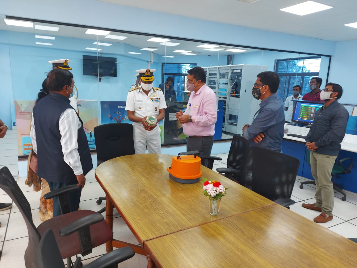 IndiaCoastGuard's tweet photo. @IndiaCoastGuard Director General K Natarajan visited #ISTRAC at #Bengaluru. DGICG was briefed on development of latest DAT2 and establishment of DAT2 hub #inmcc #ISRO https://t.co/4R4s28F8n0