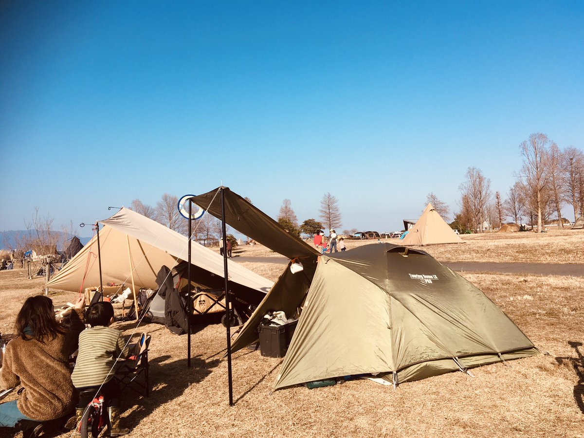 Uzivatel 虹やん Na Twitteru 琵琶湖の湖岸緑地公園 志那１ は本当にキャンプ場さなごらの賑わい テント１００張くらいあるかも 去年まではガラガラだったのに 本当に今キャンプブームなんですねぇ 志那１キャンパーの方 だれか見てるかなー 笑