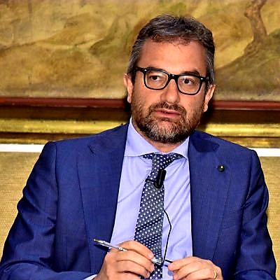 Bianchi (<a href="/svimez/">SVIMEZ</a> ): al Sud non basterà avere i fondi, dovrà saper spenderli 
nuovairpinia.it/2021/02/06/bia… "L'EFFICACIA DEL RECOVERY FUND NON SI MISURA CON IL RIPARTO. SERVONO STRATEGIA E AZIONE" <a href="/lubianchi68/">Luca Bianchi</a> <a href="/VincenzoDeLuca/">Vincenzo De Luca</a> <a href="/fra_monaco/">Francesco  Monaco</a> <a href="/DomenicoLiotto/">domenico liotto</a> <a href="/luifam/">Luigi Famiglietti</a> <a href="/MastrocinqueAle/">Ale Mastrocinque</a>