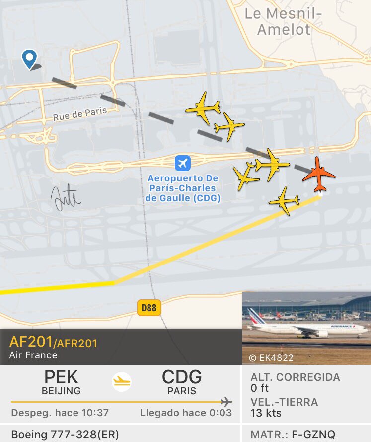 __ArtE__'s tweet photo. 🛬🇫🇷🛫🇵🇪
Hace pocos minutos aterrizó el vuelo #AF201 de @AirFranceES en el aeropuerto Charles de Gaulle de Paris y en unas horas sale rumbo a Lima trayendo el primer lote de 300 mil de las esperadas vacunas contra la #Covid19
#vacuna #VacunasCOVID19 #Perú https://t.co/L96Tk1y4AR