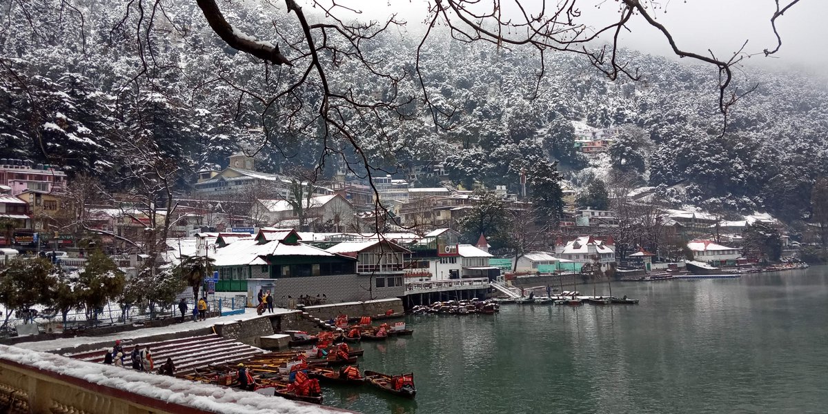 KunalPandeyUK's tweet photo. Snowfall in Nainital

#Nainital #Nainitaltourism #NainitalSnowfall #Nainitalcity #Nainitalindia #NainitalTour #NainitalUttarakhand #NainitalLake #NainiLake #NainitalDistrict #NainitalHotels #NainitalCamping #NainitalAdventure #NainitalTrip https://t.co/4dN3lfUE3S
