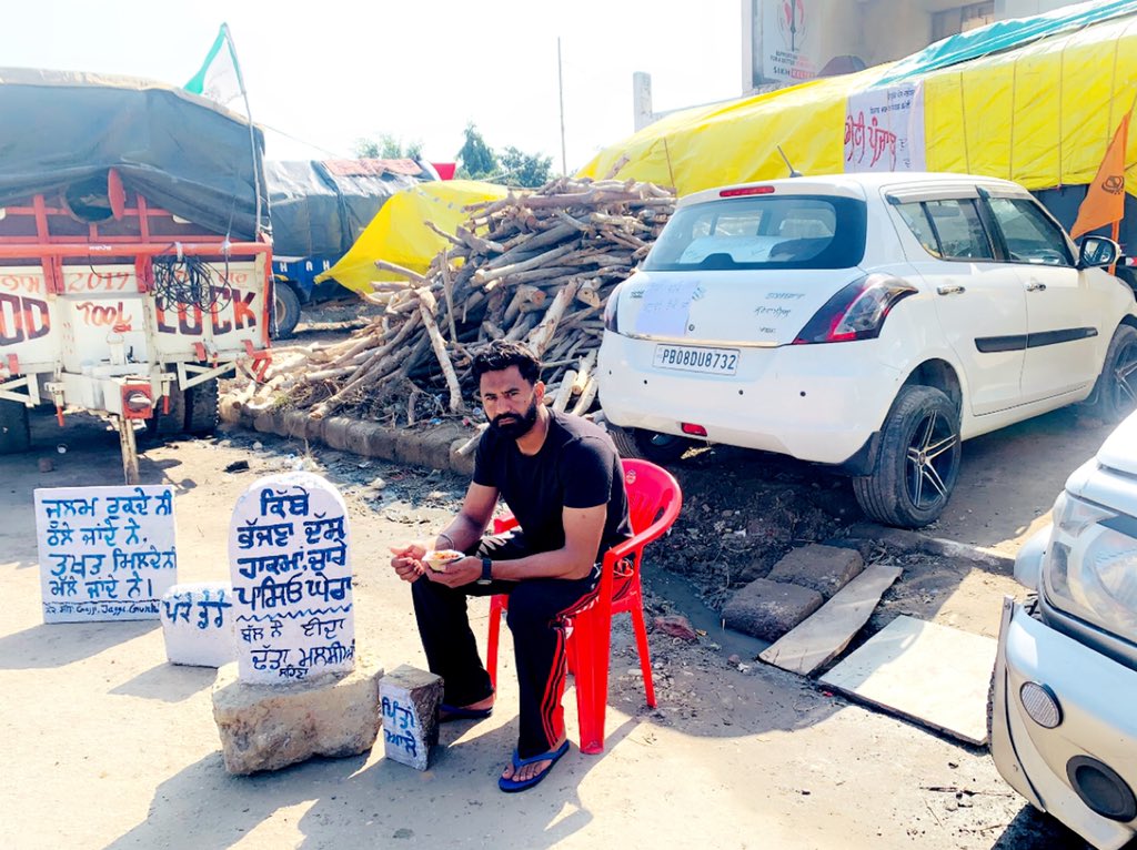 Jashan07978615's tweet photo. ਜੇਰੇ ਪੱਥਰਾਂ ਨੇ ਰਾਹ ਰੋਕੇ ਆ ਂ ਓਹੀ use ਕੀਤੇ ਹੋਐ .........🙏🏻🙏🏻#KisaanMajdoorEktaZindabaad #RakeshTiket #FarmerProtest https://t.co/NbMs1pTBs4