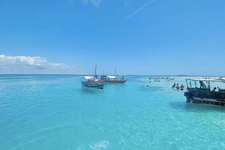 coralspiritkeny's tweet photo. Blue skies and a calm blue sea 😎💙 Best way to spend the long weekend 🏊

📍 Kisite Marine Park 🇰🇪

https://t.co/C3uD6wh7mE
+254 718 004 395

#kenya #magicalkenya #tanzania #uganda #somalia #wanderlust #traveblog #travellocal #thingstodoindiani #coralspirit #coralspiritdiani https://t.co/84lLYBSZDT