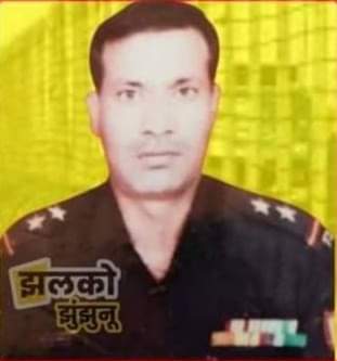 ShaleMohammad_'s tweet photo. भारत - पाक सीमा जैसलमेर में देश की रक्षा करते हुऐ वीर जवान रिसालदार जनाब फैयाज अहमद साहब शहीद हो गये है। अल्लाह शहीद को जन्नातुल फिरदोस में आला मकाम आता करें और घरवालों को ��ब्र - ऐ - जमील दे। https://t.co/mgEX9ShQTG