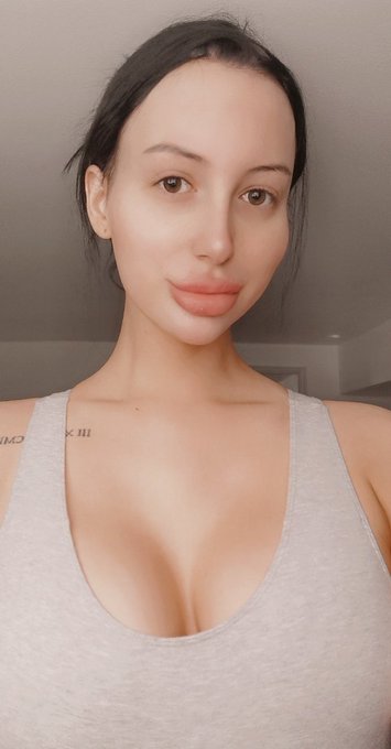 Lazy lazy day 😌 https://t.co/uZ6LcEYmol