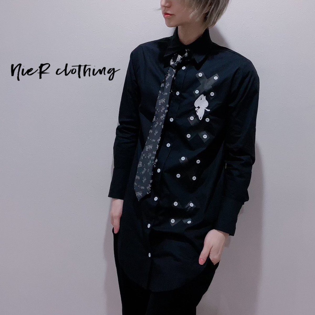 NieR_tokyo's tweet photo. 🎁本日〆切プレゼント企画🎁

【STYLISH BLACK Y-SHIRT】

🎁4名様にプレゼント🎁

ユニセックスアイテムです��

◼応募方法
フォロー(@NieR_tokyo) &amp; RT
◼締切〆  本日24時

※鍵垢の方も対象内です。
是非ご参加ください🙇‍♂️🙇‍♀️ https://t.co/BAYsO4m4UH