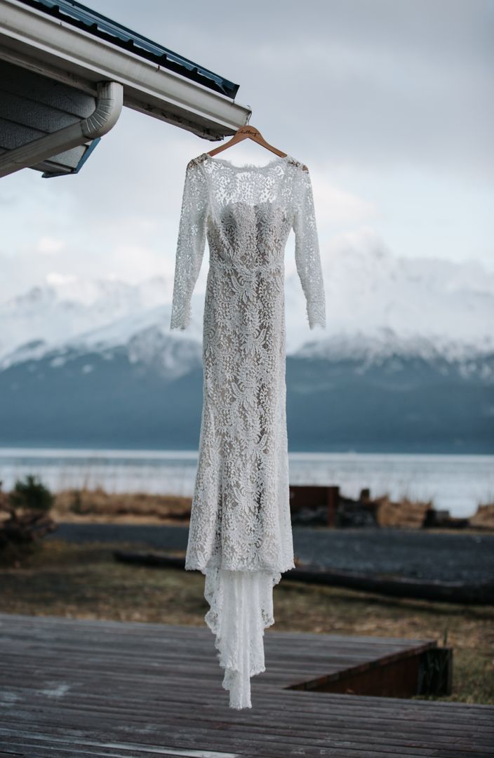 Mlandingescape's tweet photo. Wether its a small elopement or a huge wedding Millers Landing has the venue and means to make it happen!  Photo credit goes to @theadamsco
#alaskawedding #millerslanding https://t.co/5cELeGzPWl