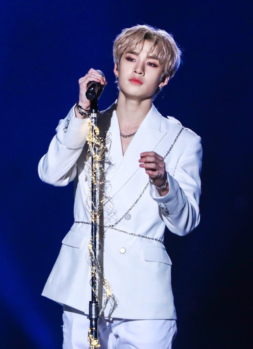 prince bang chan ; a royal thread 