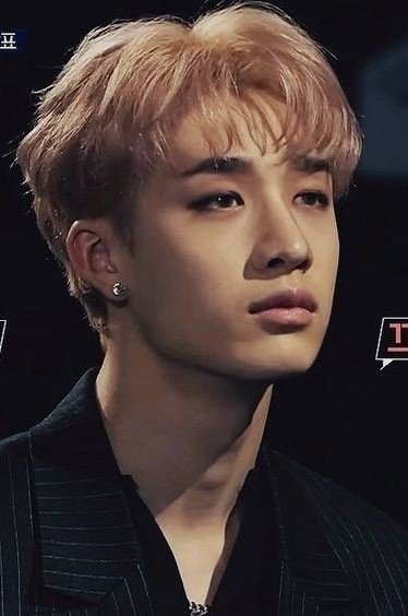 prince bang chan ; a royal thread 
