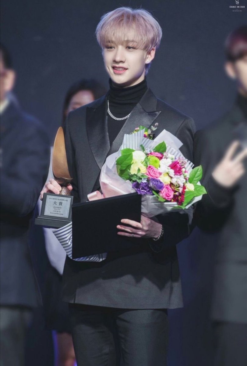 prince bang chan ; a royal thread 